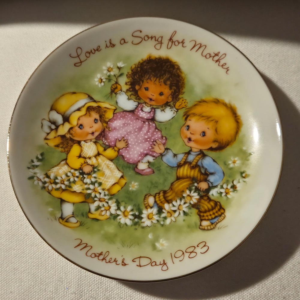 Avon 1983 Mothers Day Plate Love is a Song for Mother‎ Vintage Mini 5 inch Japan